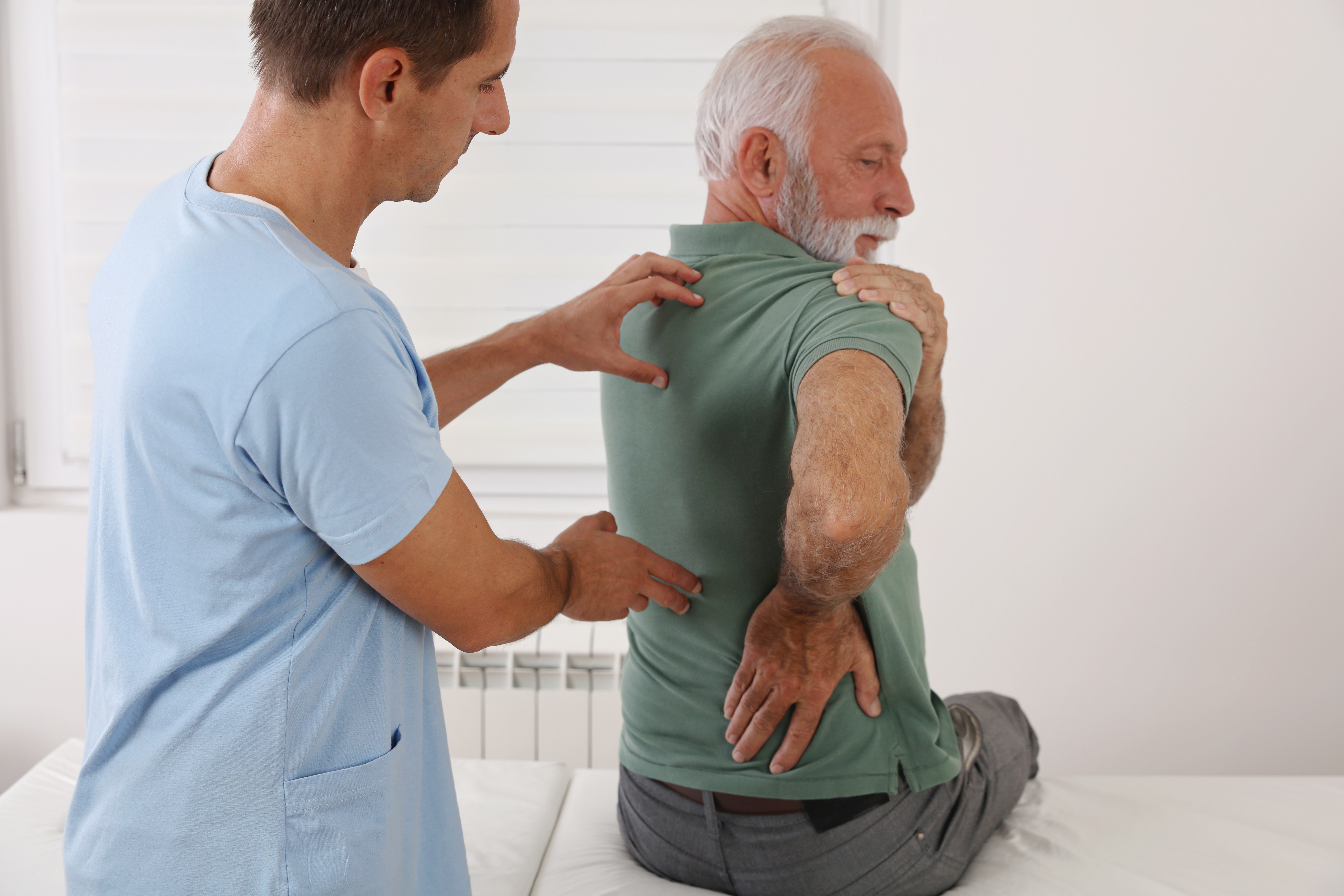 man seeing doctor for back pain